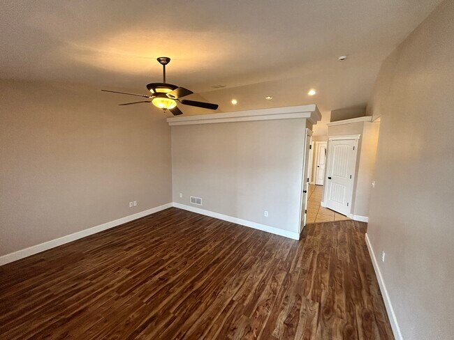 Building Photo - 1432 Falcon Dr