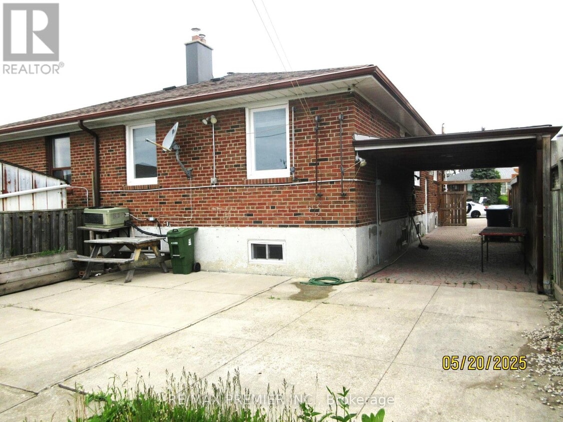 Building Photo - 100 Snowood Ct