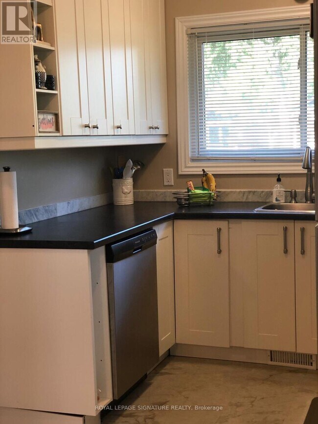 Photo du bâtiment - 7381 Marieclaude Ave