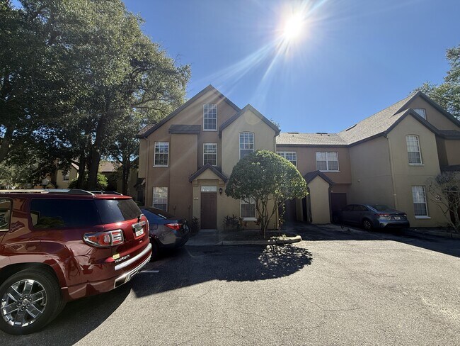 Foto del edificio - 6356 Raleigh St