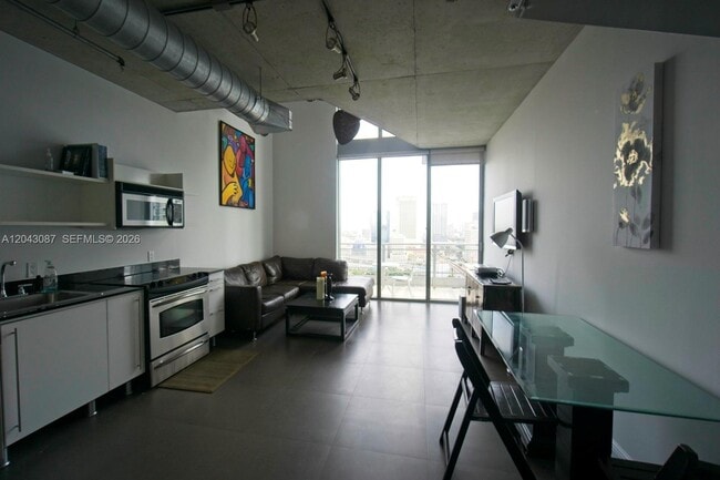 Building Photo - 690 SW 1st Ct