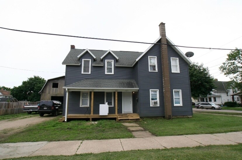 Primary Photo - 321 W Racine St
