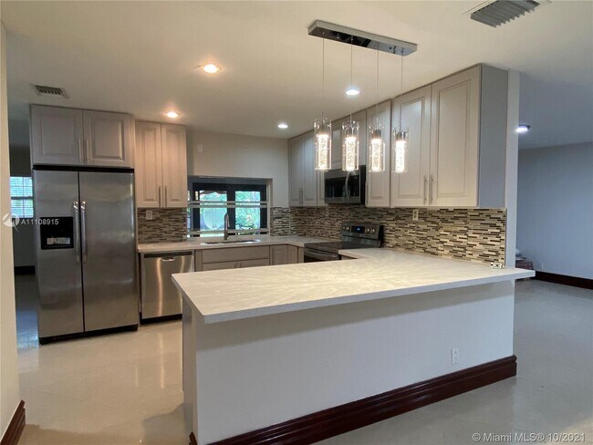 Building Photo - 490 Bonaventure Blvd