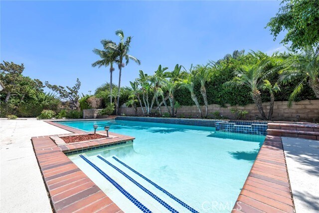 Foto principal - 18902 Montecito Dr