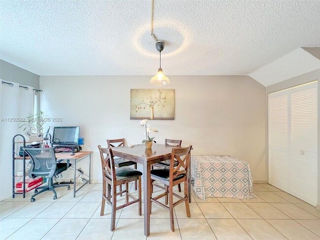 Foto del edificio - 3672 SW 59th Ave