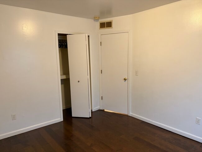 Building Photo - 15541 Frazho Rd