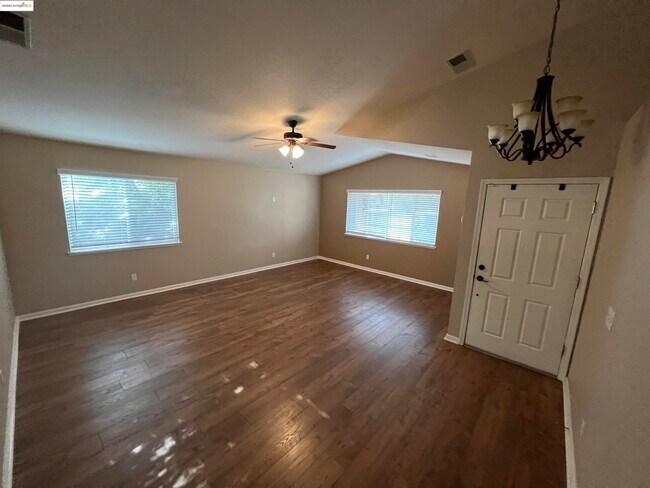 Foto del edificio - 1511 Coventry Dr