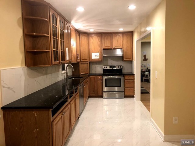 Foto del edificio - 464 Hillcrest Rd
