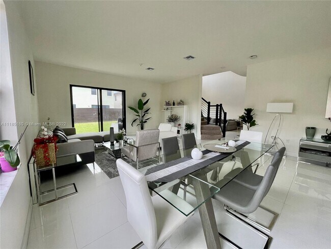 Foto del edificio - 8824 NW 161st Terrace