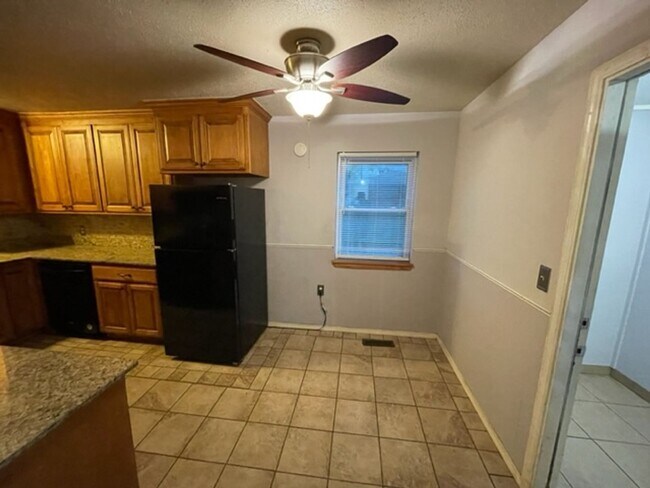 Foto del edificio - Single Family home in Springdale!!