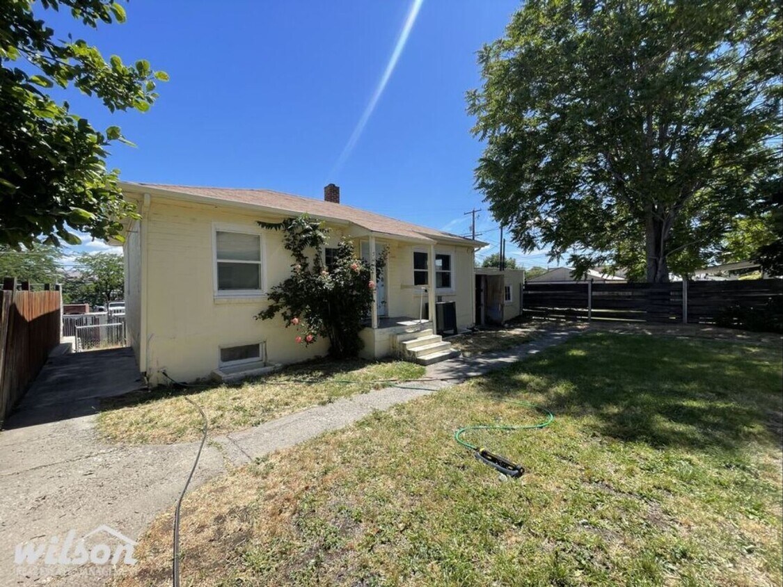 507 S 6th Ave Unit Main, Yakima, WA 98902 Room for Rent in Yakima, WA