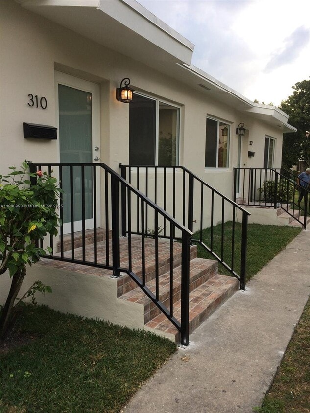 Foto principal - 310 SW 31st Ave