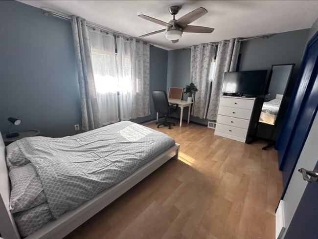 Building Photo - 513 13th St NE