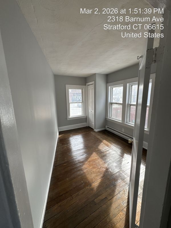 Foto del edificio - 2310 Barnum Ave