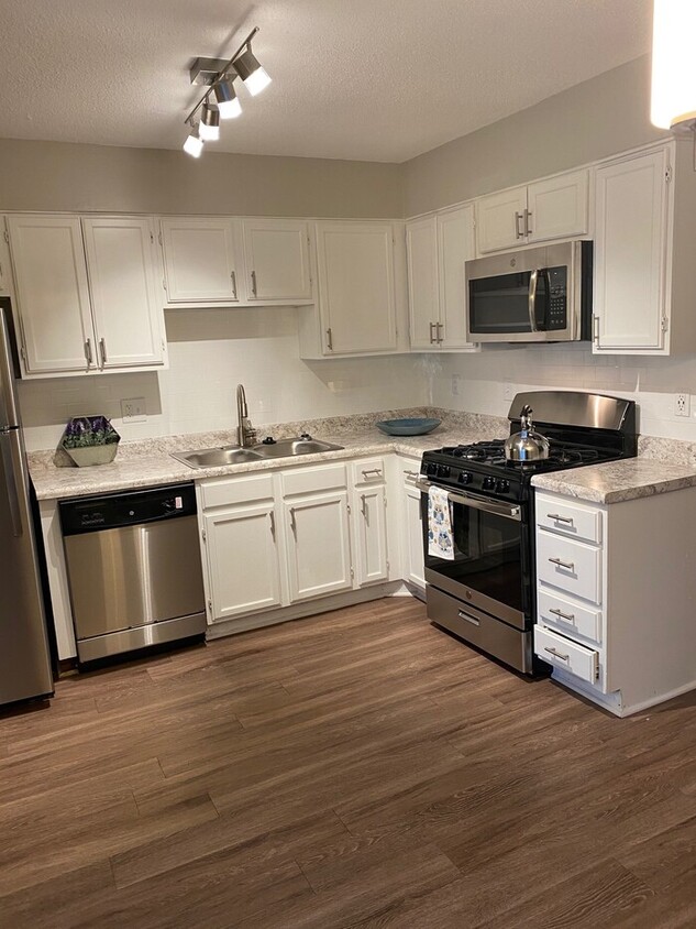 Primary Photo - Newly remodeled 3-bedroom Townhome