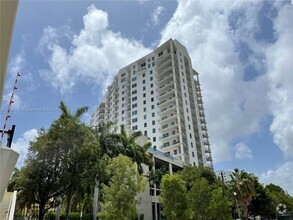 Building Photo - 10 SW South River Dr