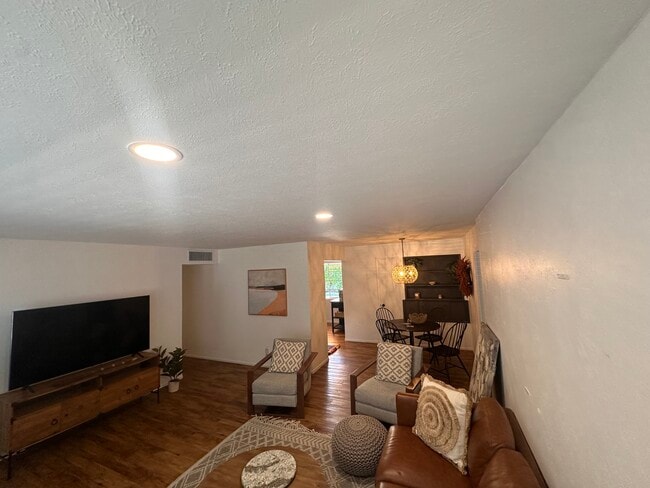 Building Photo - 8143 E Whitton Ave