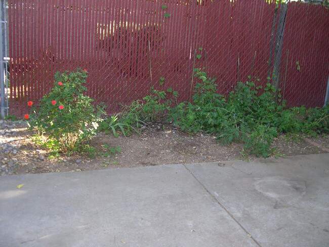 Private gated backyards - 11600 Candelaria Rd NE