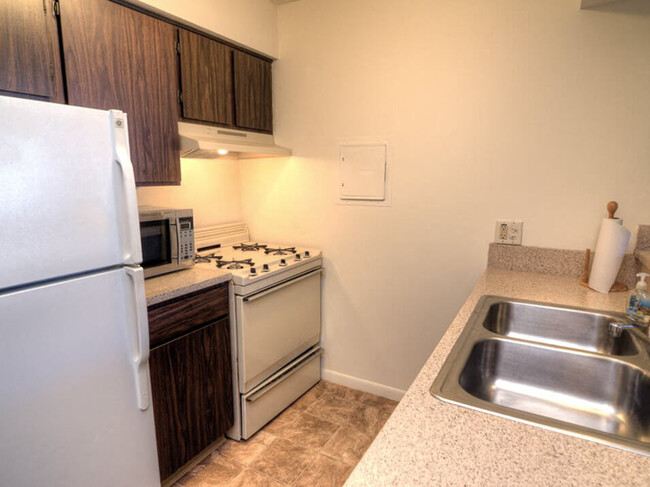 Fully-Equipped Kitchen - Eastland Apartments