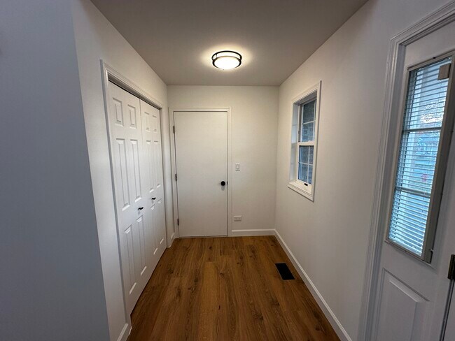 Foyer - 1810 Larkspur Dr