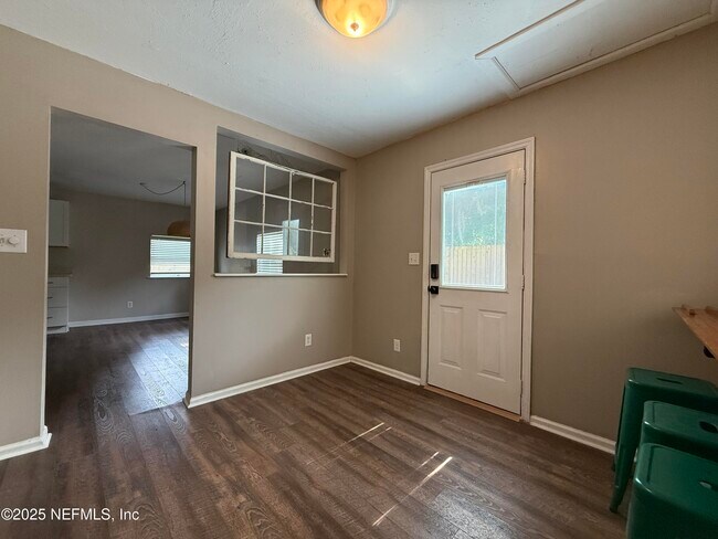 Building Photo - 509 Live Oak St