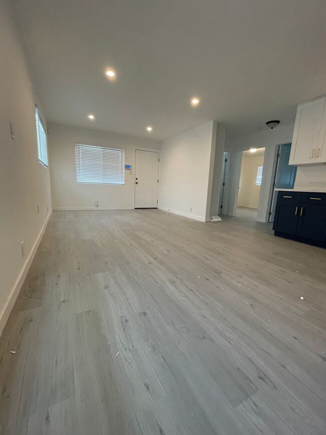 Foto del edificio - 5848 S Hoover St