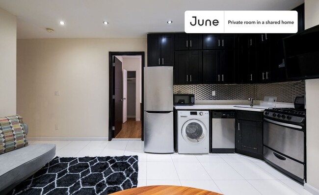 Building Photo - Private bedroom in 4 bed/2 bath Home