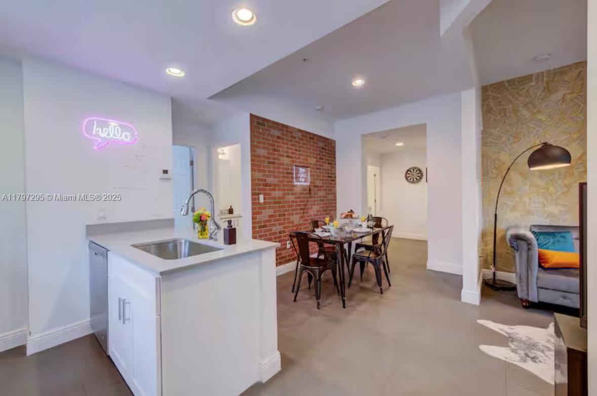 Foto principal - 346 NW 35th St