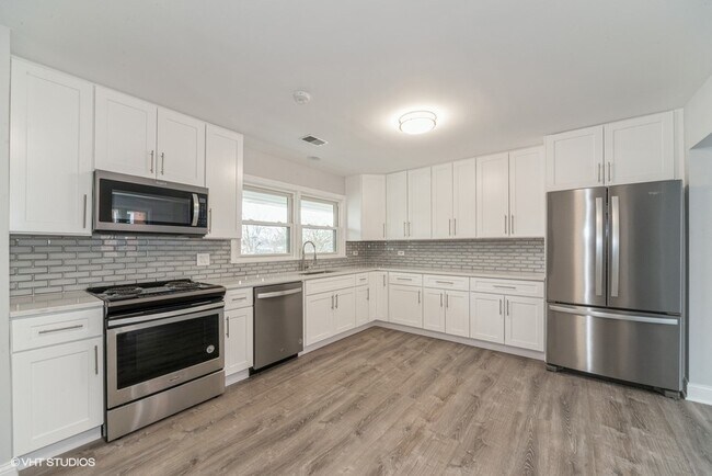 Foto del edificio - 4472 Lawn Ave