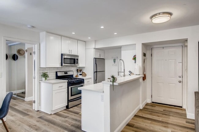 Building Photo - Remodeled Condo in the Heart of North Park