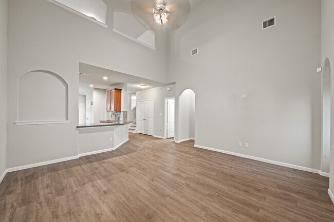 Foto del edificio - 13826 Andover Park Dr