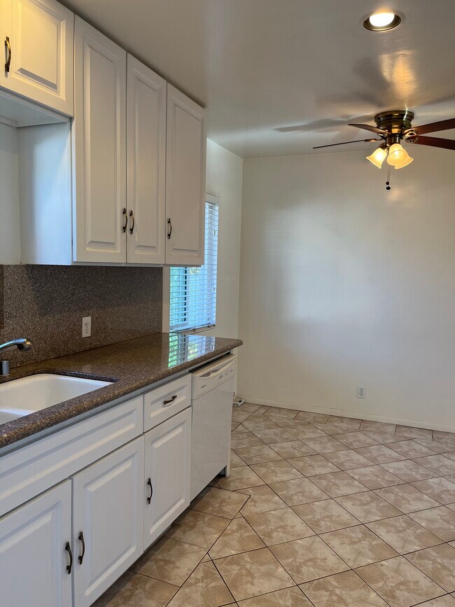 Cocina - 4074 Rosabell St