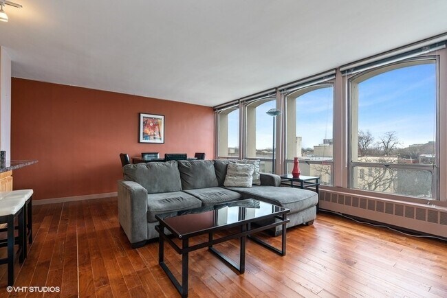 Foto del edificio - 1400 E 55th Pl