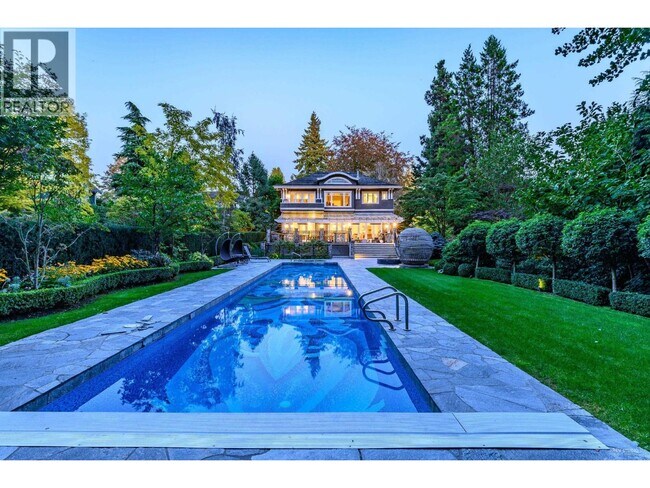 Photo du bâtiment - 6389 Elm St