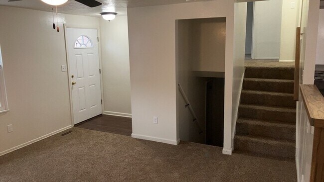 Foto del edificio - 105 Woodard Dr