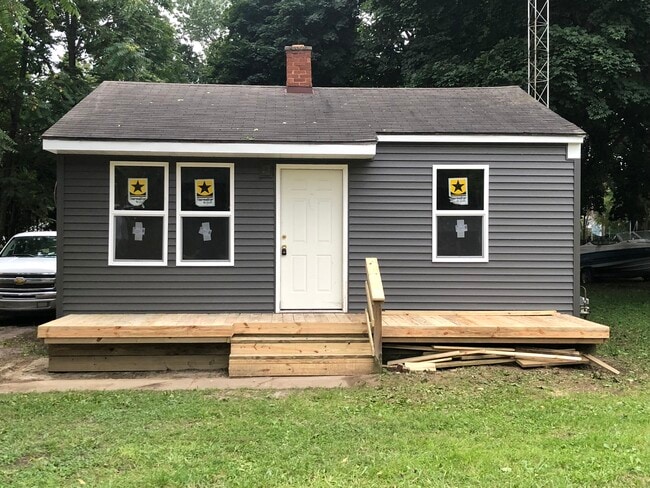 Building Photo - 2188 E Parkwood Ave