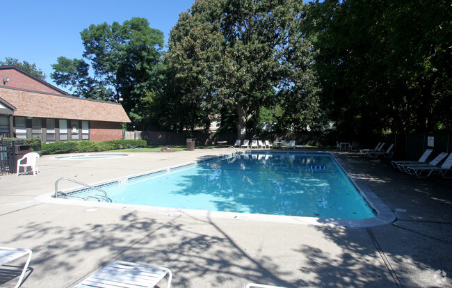 Piscina - Coventry Village Apartments