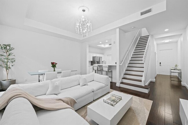 Building Photo - 515 SW 18th Ave