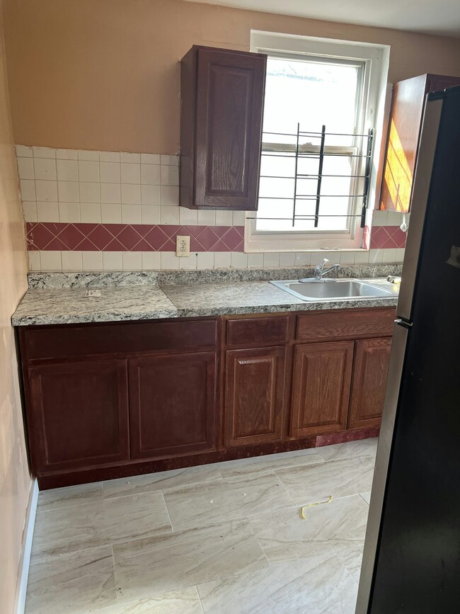 Building Photo - 93-28 Ditmars Blvd