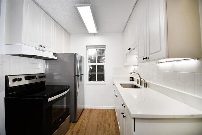 Foto del edificio - 900 NE 26th St