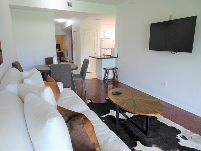 Building Photo - 2040 Greenview Shores Blvd