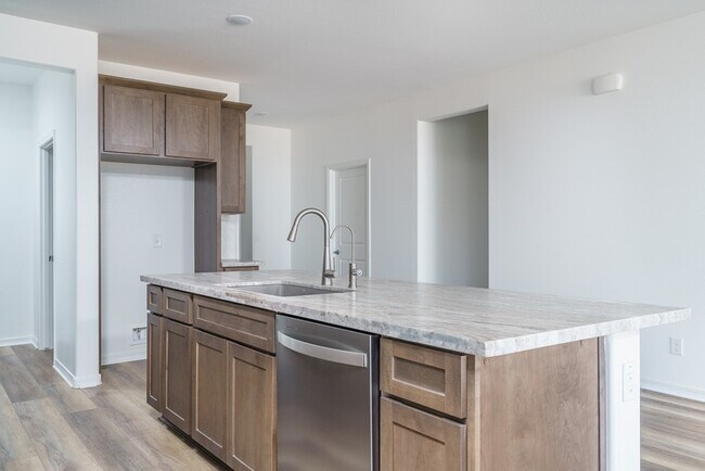 Building Photo - GREAT HOME IN ACTIVE ADULT COMMUNITY!