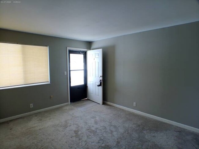 Building Photo - Cozy 2 bedroom and 1 bath apartment off 48th St to Gateway Ave off I-69 in Riverside, MO