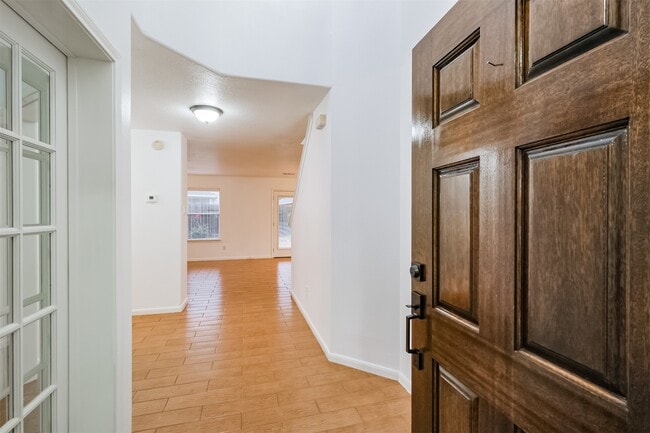 Foto del edificio - 15506 Anton Dr