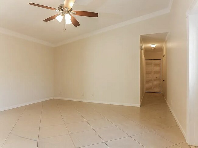 Building Photo - 349 NW 40th Ter