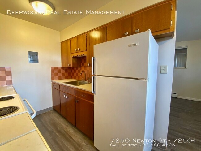 Foto del edificio - 7250 Newton St