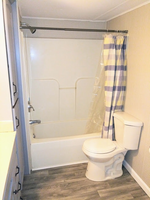 Baño - 43 W Baltimore St