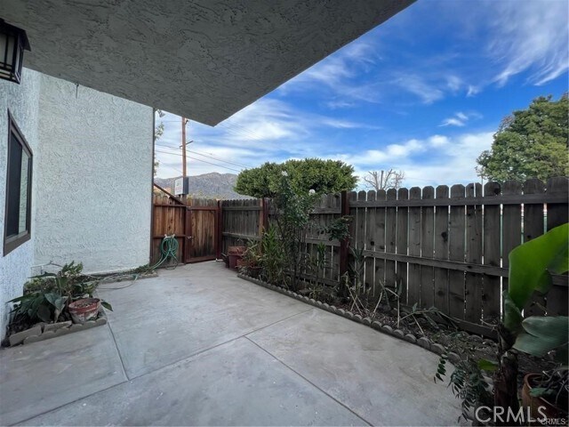 Foto del edificio - 1214 Huntington Dr