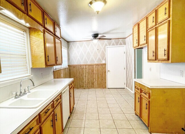 Foto del edificio - 1515 E 12th St