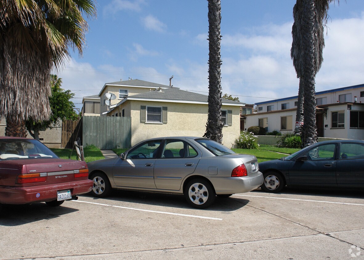 Building Photo - 910 Felspar St